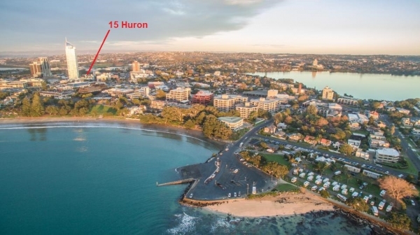 gallery/takapuna aerial 1 arrow